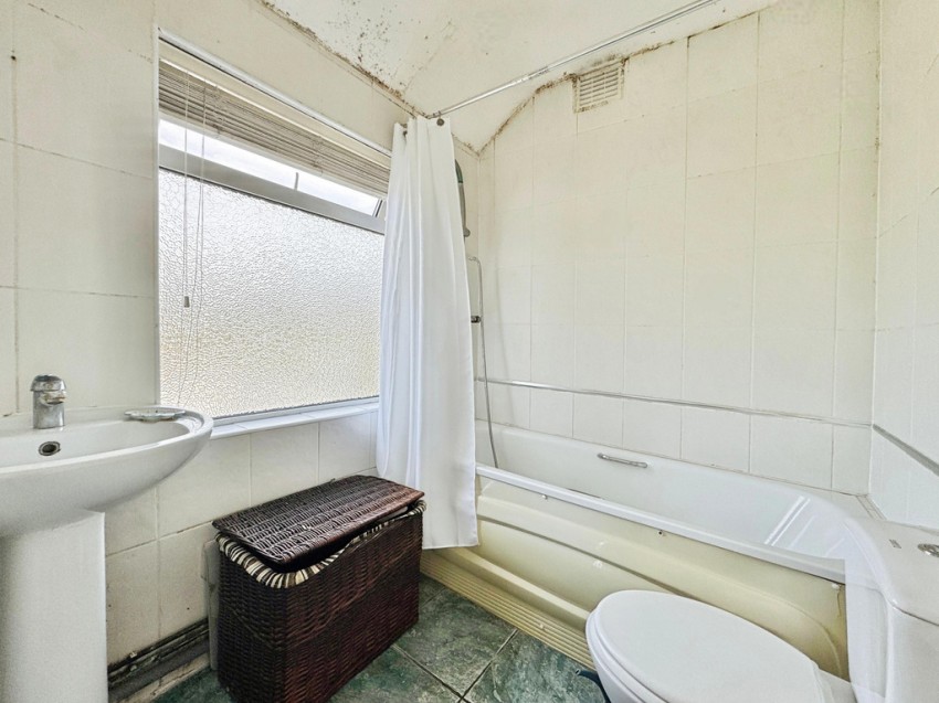 Images for 66 Crown Hills Avenue, Leicester, LE5 4HE