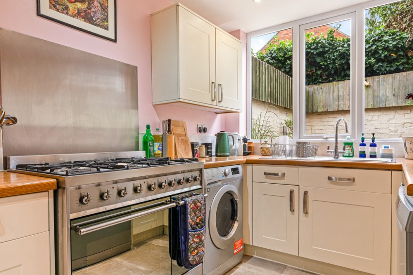 Images for 8 Thurlow Road Clarendon Park Leicester LE2 1YE