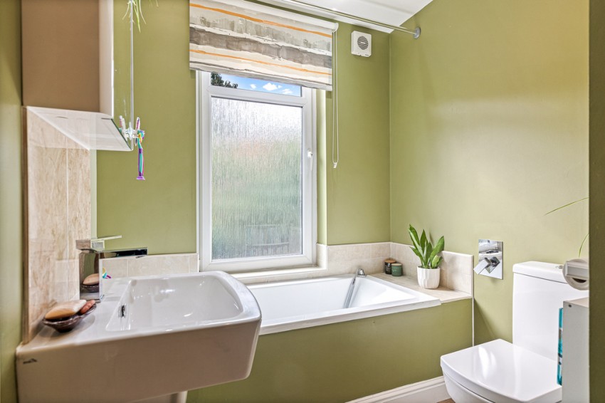 Images for 8 Thurlow Road Clarendon Park Leicester LE2 1YE